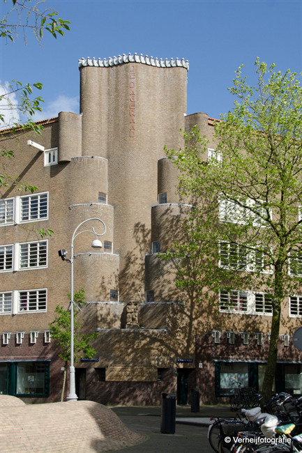 Hoek Burgemeester Tellegenstraat - Pieter Lodewijk Takstraat
              <br/>
              Annemarieke Verheij, 2014-05-14